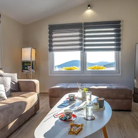 Olive Waves Néa Péramos