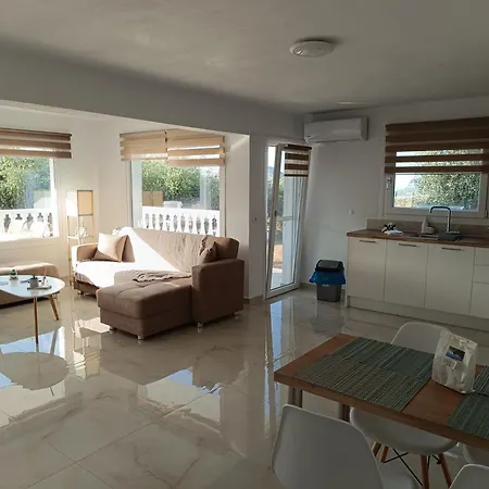 Olive Waves Apartment Mirtofiton